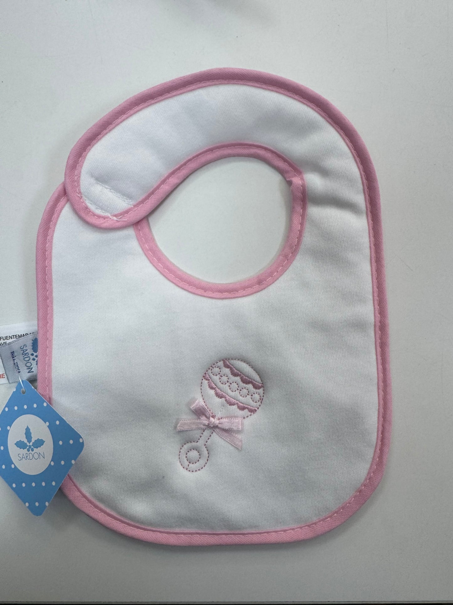 Sardon pink bib